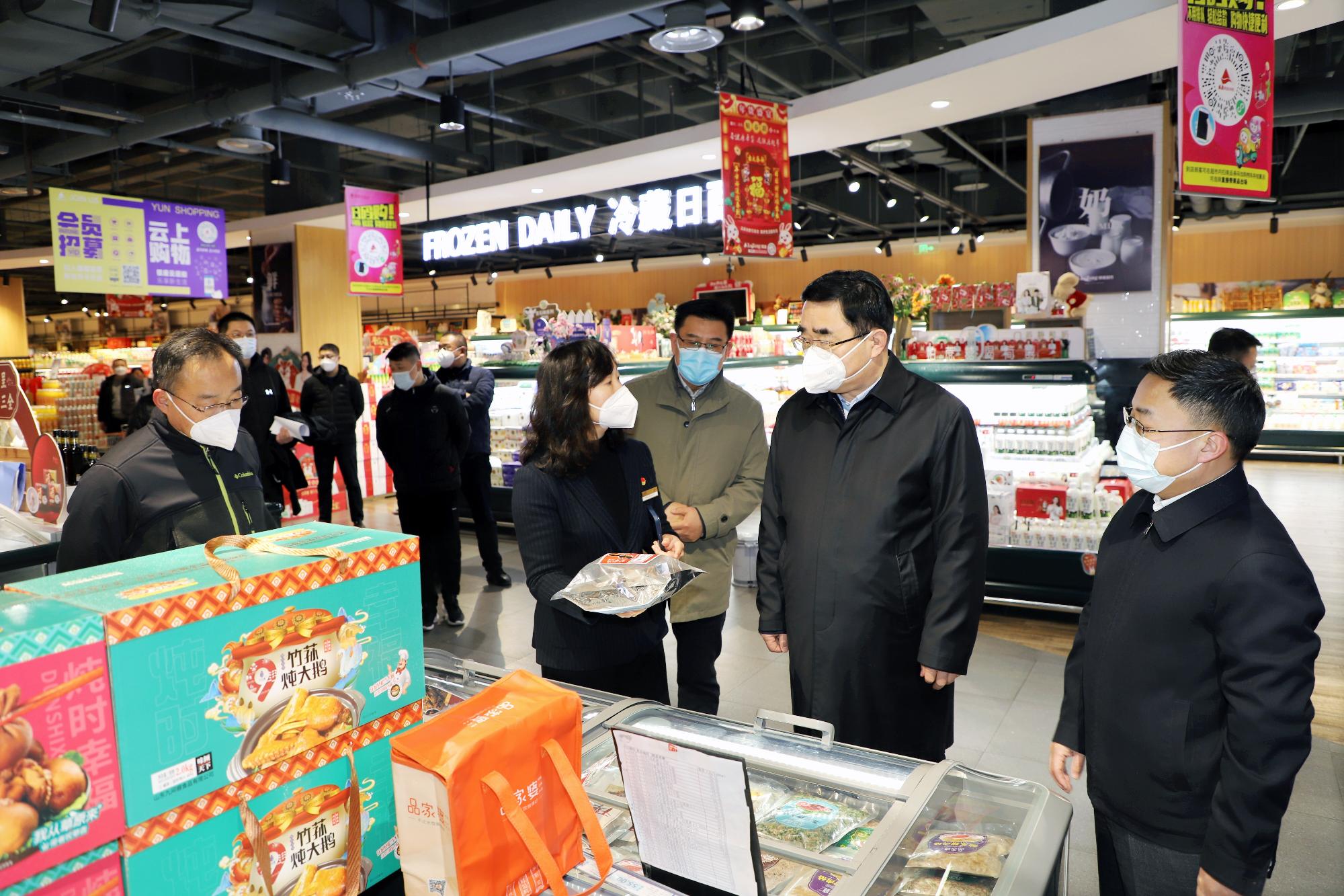省国资委党委书记、主任满慎刚到奇异果体育银座济南玉函店调研